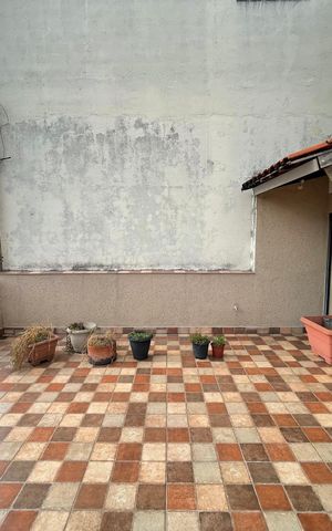 Casa à venda com 200m², 4 quartos e 2 vagas Casa à venda com 200m², 4 quartos e 2 vagasVaranda