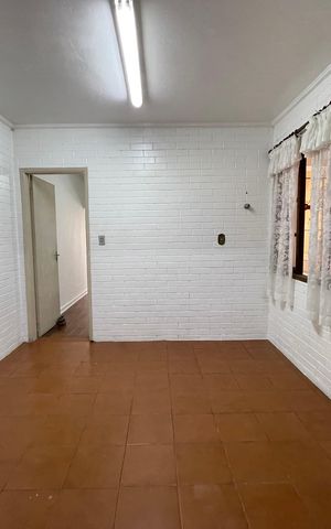 Casa à venda com 200m², 4 quartos e 2 vagas Casa à venda com 200m², 4 quartos e 2 vagasCozinha