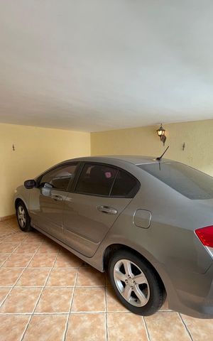 Casa à venda com 200m², 4 quartos e 2 vagas Casa à venda com 200m², 4 quartos e 2 vagasGaragem