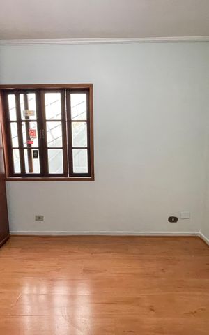 Casa à venda com 200m², 4 quartos e 2 vagas Casa à venda com 200m², 4 quartos e 2 vagasQuarto 1