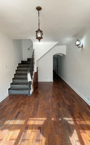 Casa à venda com 200m², 4 quartos e 2 vagas Casa à venda com 200m², 4 quartos e 2 vagasSala