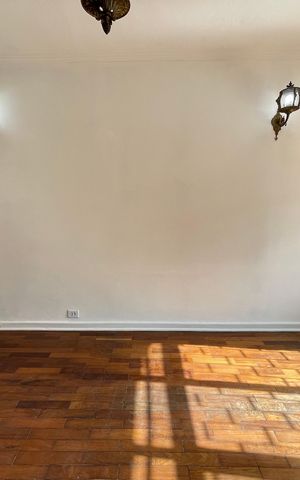Casa à venda com 200m², 4 quartos e 2 vagas Casa à venda com 200m², 4 quartos e 2 vagasSala