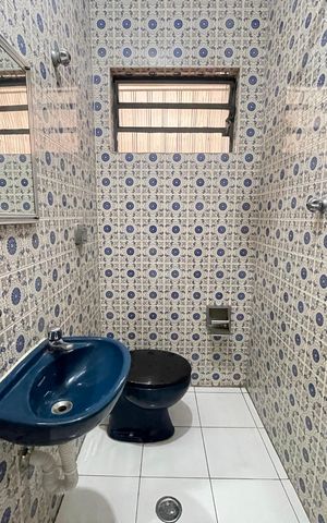 Casa à venda com 200m², 4 quartos e 2 vagas Casa à venda com 200m², 4 quartos e 2 vagasBanheiro 3
