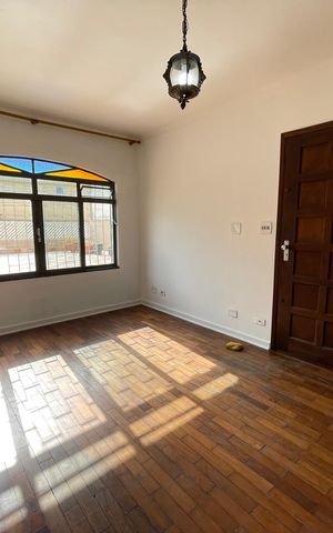 Casa à venda com 200m², 4 quartos e 2 vagas