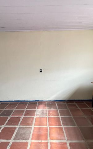 Casa à venda com 200m², 4 quartos e 2 vagas Casa à venda com 200m², 4 quartos e 2 vagasEscritório