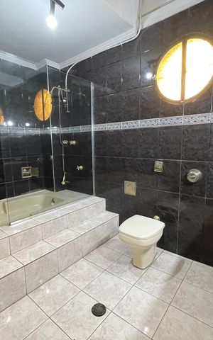Casa à venda com 200m², 4 quartos e 2 vagas Casa à venda com 200m², 4 quartos e 2 vagasBanheiro 1