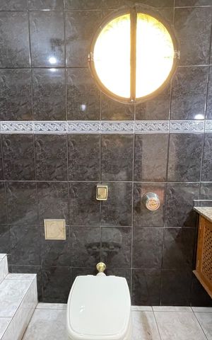 Casa à venda com 200m², 4 quartos e 2 vagas Casa à venda com 200m², 4 quartos e 2 vagasBanheiro 1