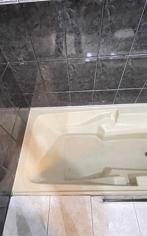 Casa à venda com 200m², 4 quartos e 2 vagas Casa à venda com 200m², 4 quartos e 2 vagasBanheiro 1