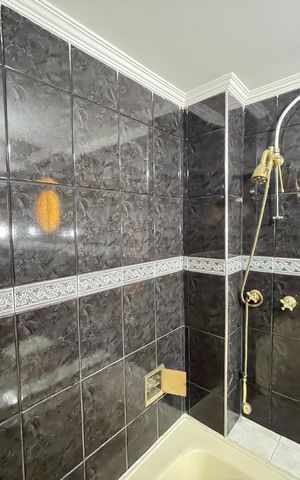 Casa à venda com 200m², 4 quartos e 2 vagas Casa à venda com 200m², 4 quartos e 2 vagasBanheiro 1