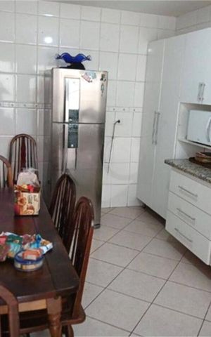 Casa à venda com 227m², 3 quartos e 4 vagas