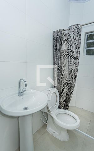 Casa à venda com 273m², 5 quartos e 4 vagas Casa à venda com 273m², 5 quartos e 4 vagasBanheiro casa 2