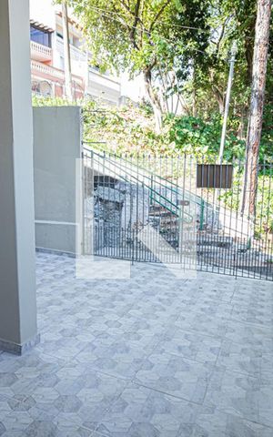 Casa à venda com 273m², 5 quartos e 4 vagas Casa à venda com 273m², 5 quartos e 4 vagasQuintal e garagem