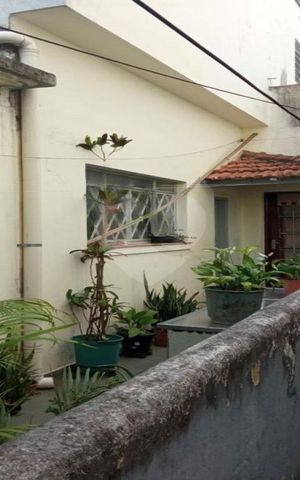 Casa à venda com 243m², 6 quartos e 2 vagas