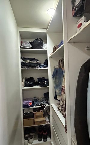 Casa à venda com 210m², 3 quartos e sem vagaCloset da suíte