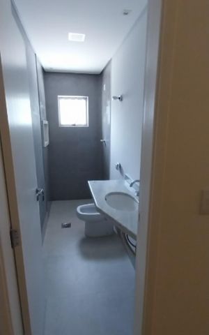 Casa à venda com 197m², 3 quartos e 2 vagas Casa à venda com 197m², 3 quartos e 2 vagasBanheiro