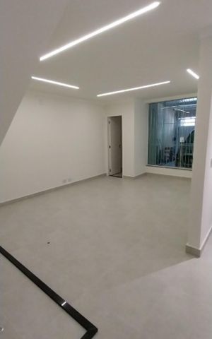Casa à venda com 197m², 3 quartos e 2 vagas Casa à venda com 197m², 3 quartos e 2 vagasSala