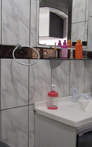 Casa à venda com 100m², 3 quartos e 1 vagaBanheiro 2
