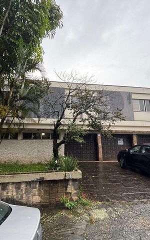 Casa à venda com 600m², 5 quartos e 6 vagasFachada