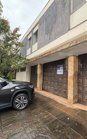 Casa à venda com 600m², 5 quartos e 6 vagasFachada