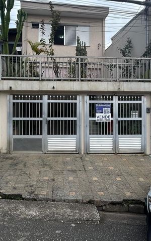 Casa à venda com 174m², 3 quartos e 1 vaga Casa à venda com 174m², 3 quartos e 1 vagaFachada