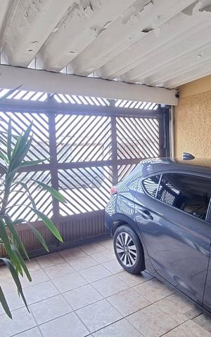 Casa à venda com 180m², 3 quartos e 2 vagasÁrea externa