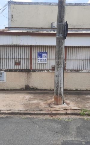 Casa à venda com 413m², 2 quartos e 4 vagasFachada