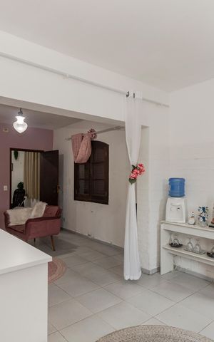 Casa à venda com 140m², 3 quartos e 4 vagas Casa à venda com 140m², 3 quartos e 4 vagasSala