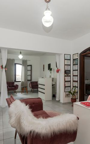 Casa à venda com 140m², 3 quartos e 4 vagas Casa à venda com 140m², 3 quartos e 4 vagasSala