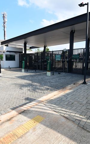 Casa de condomínio à venda com 145m², 3 quartos e 2 vagasFachado do condomínio