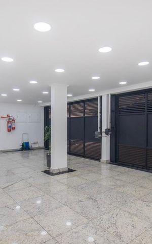 Casa à venda com 424m², 4 quartos e 4 vagas Casa à venda com 424m², 4 quartos e 4 vagasÁrea Comum