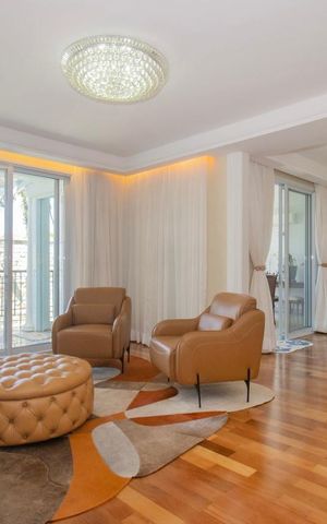 Casa à venda com 424m², 4 quartos e 4 vagas Casa à venda com 424m², 4 quartos e 4 vagasSala