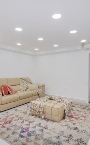 Casa à venda com 424m², 4 quartos e 4 vagas Casa à venda com 424m², 4 quartos e 4 vagasQuarto