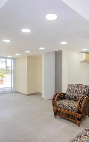 Casa à venda com 424m², 4 quartos e 4 vagas Casa à venda com 424m², 4 quartos e 4 vagasÁrea Comum
