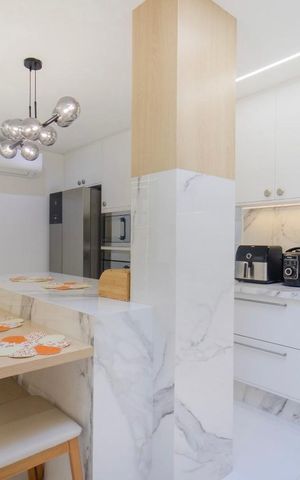 Casa à venda com 424m², 4 quartos e 4 vagas Casa à venda com 424m², 4 quartos e 4 vagasCozinha
