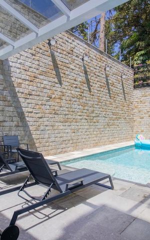 Casa à venda com 424m², 4 quartos e 4 vagas Casa à venda com 424m², 4 quartos e 4 vagasÁrea Comum