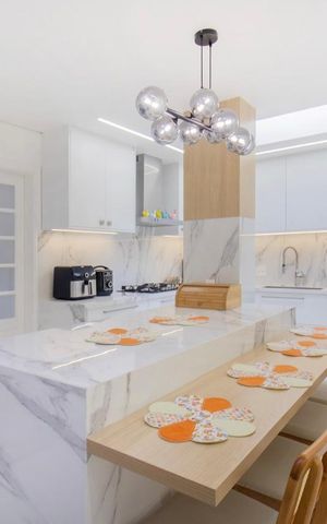 Casa à venda com 424m², 4 quartos e 4 vagas Casa à venda com 424m², 4 quartos e 4 vagasCozinha