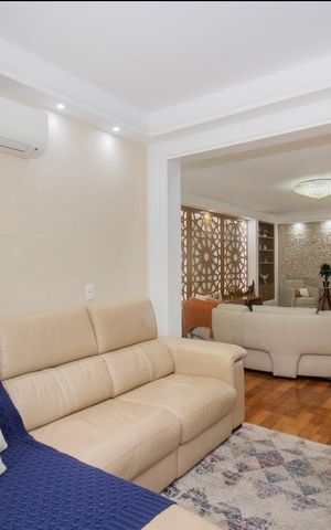 Casa à venda com 424m², 4 quartos e 4 vagas Casa à venda com 424m², 4 quartos e 4 vagasSala