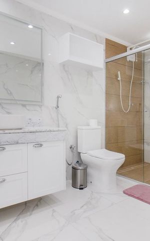Casa à venda com 424m², 4 quartos e 4 vagas Casa à venda com 424m², 4 quartos e 4 vagasBanheiro
