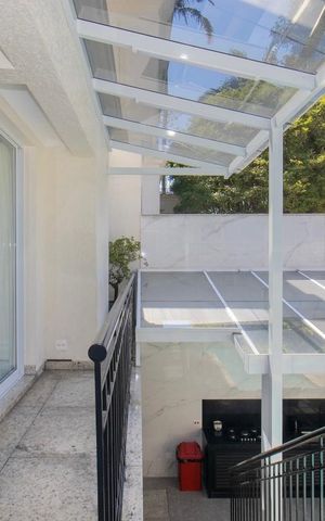 Casa à venda com 424m², 4 quartos e 4 vagas Casa à venda com 424m², 4 quartos e 4 vagasÁrea Comum