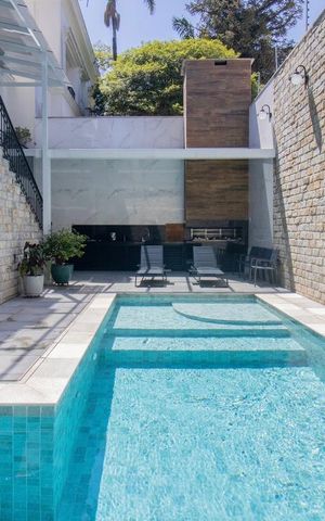 Casa à venda com 424m², 4 quartos e 4 vagas Casa à venda com 424m², 4 quartos e 4 vagasÁrea Comum
