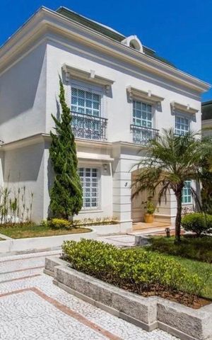 Casa à venda com 424m², 4 quartos e 4 vagas Casa à venda com 424m², 4 quartos e 4 vagasÁrea Comum