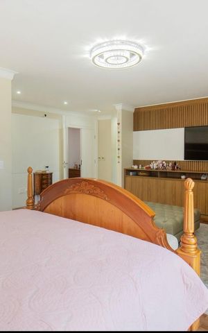 Casa à venda com 424m², 4 quartos e 4 vagas Casa à venda com 424m², 4 quartos e 4 vagasQuarto