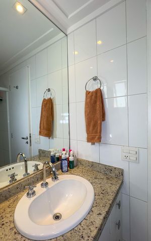 Apartamento à venda com 110m², 2 quartos e 2 vagas Apartamento à venda com 110m², 2 quartos e 2 vagasBanheiro da Suíte