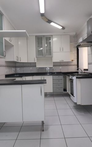 Apartamento à venda com 200m², 2 quartos e 2 vagasCozinha