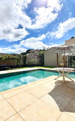 Casa à venda com 600m², 6 quartos e 4 vagas Casa à venda com 600m², 6 quartos e 4 vagasPiscina