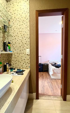 Casa à venda com 600m², 6 quartos e 4 vagas Casa à venda com 600m², 6 quartos e 4 vagasBanheiro 2