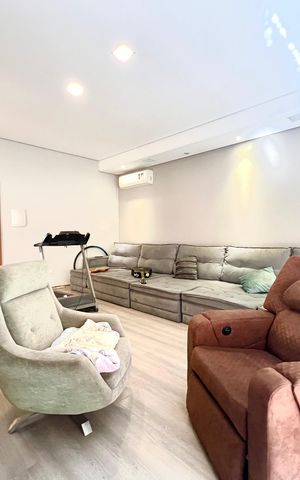 Casa à venda com 600m², 6 quartos e 4 vagas Casa à venda com 600m², 6 quartos e 4 vagasSala de TV
