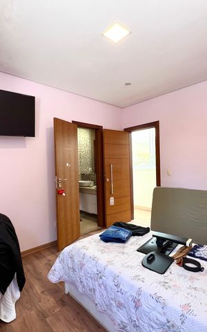 Casa à venda com 600m², 6 quartos e 4 vagas Casa à venda com 600m², 6 quartos e 4 vagasQuarto 4