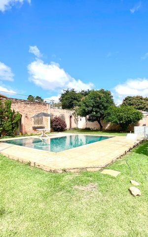 Casa à venda com 600m², 6 quartos e 4 vagas Casa à venda com 600m², 6 quartos e 4 vagasVista