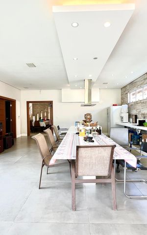 Casa à venda com 600m², 6 quartos e 4 vagas Casa à venda com 600m², 6 quartos e 4 vagasEspaço Gourmet